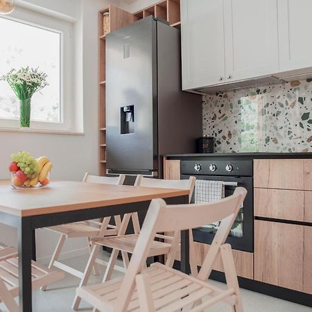 Apartment Vito Omis Bagian luar foto