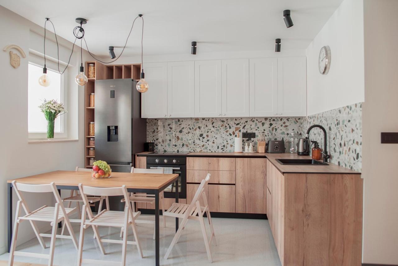Apartment Vito Omis Bagian luar foto