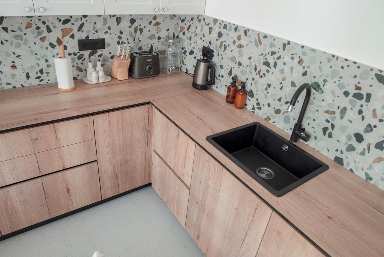 Apartment Vito Omis Bagian luar foto