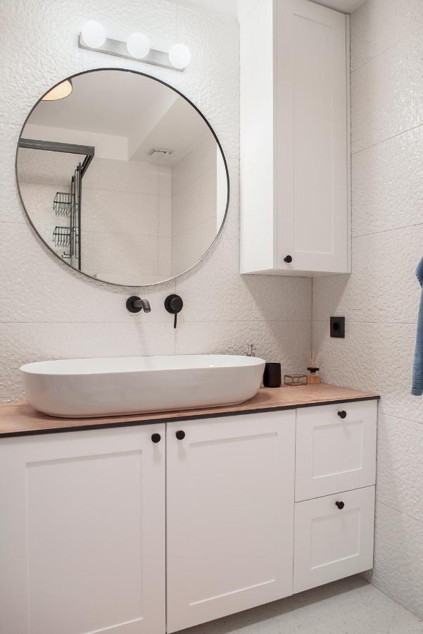 Apartment Vito Omis Bagian luar foto