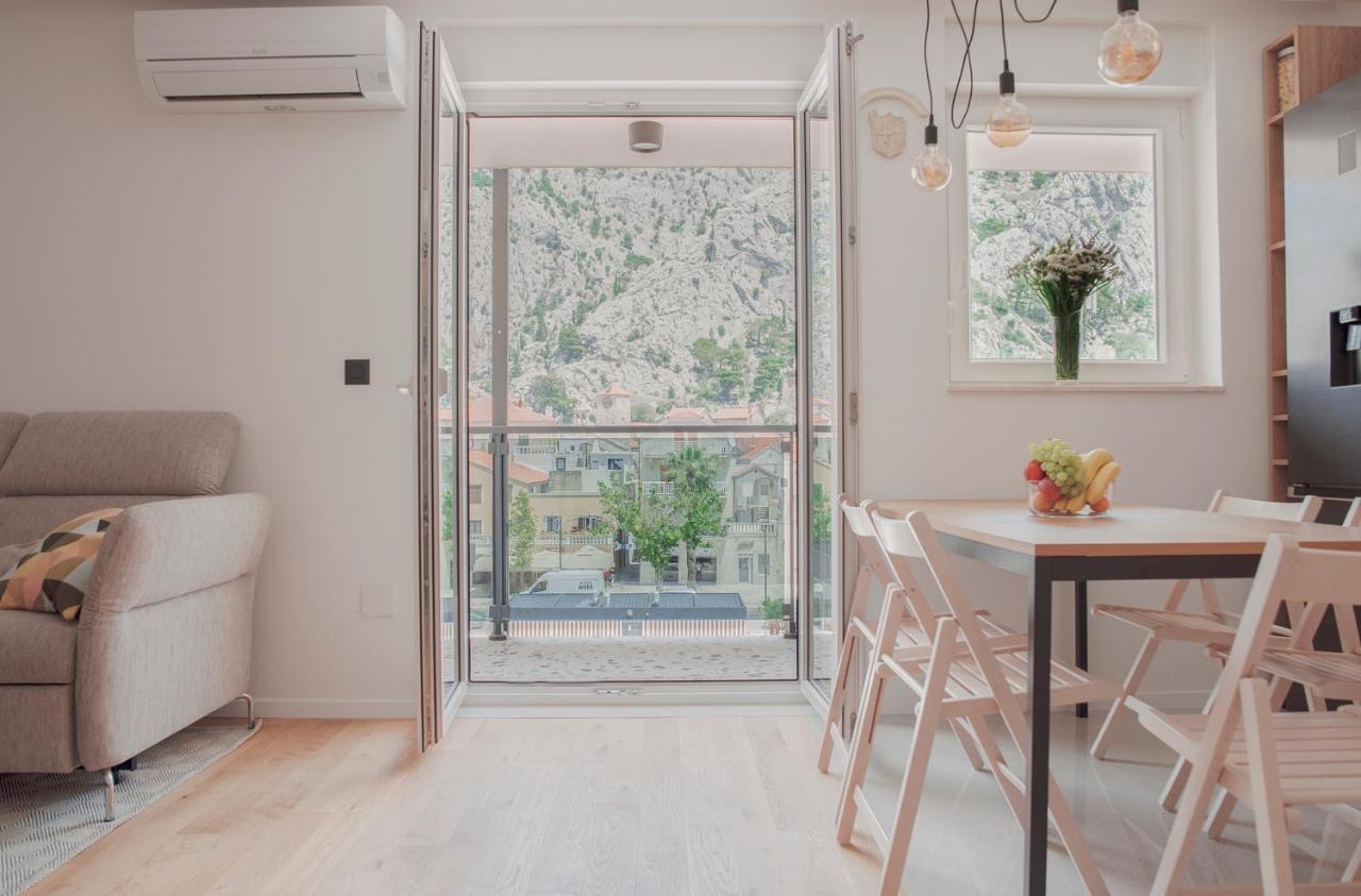 Apartment Vito Omis Bagian luar foto