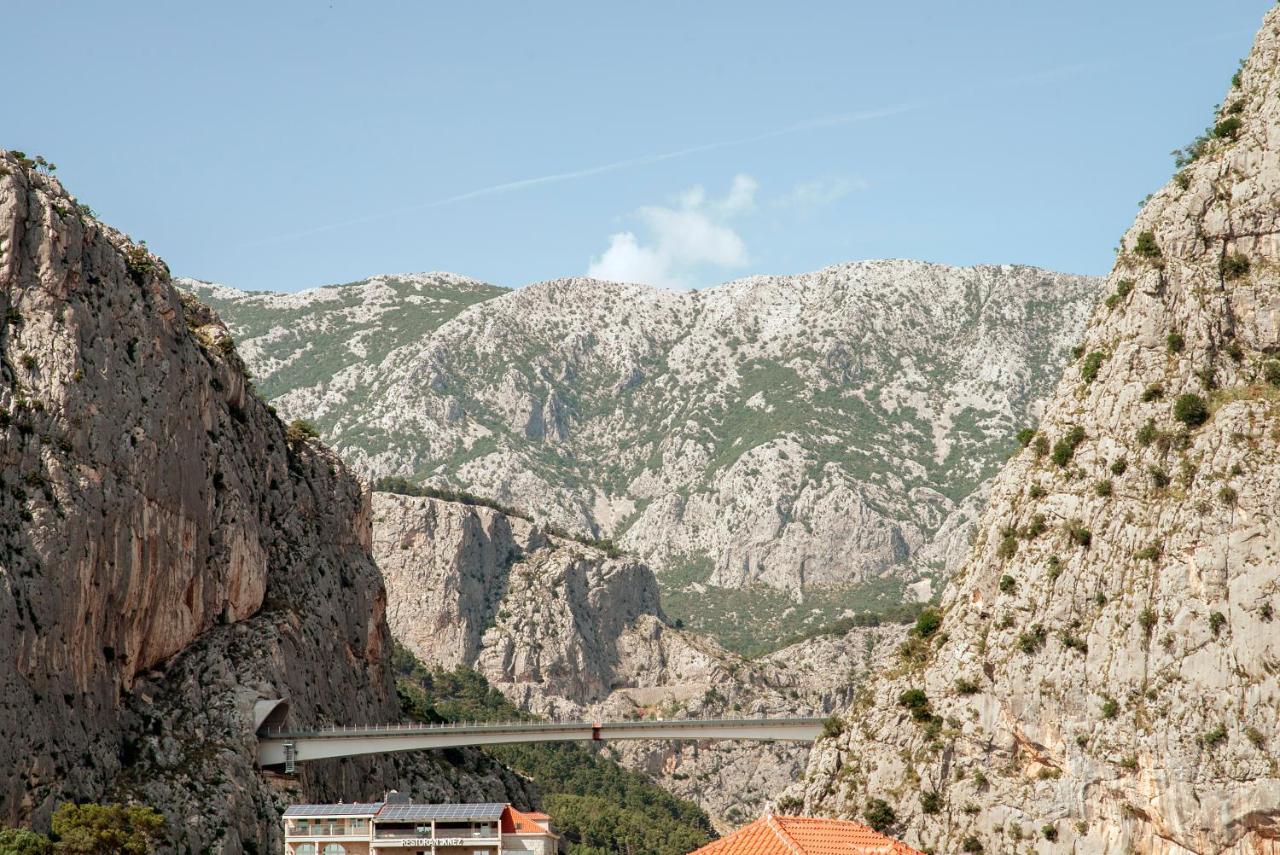 Apartment Vito Omis Bagian luar foto