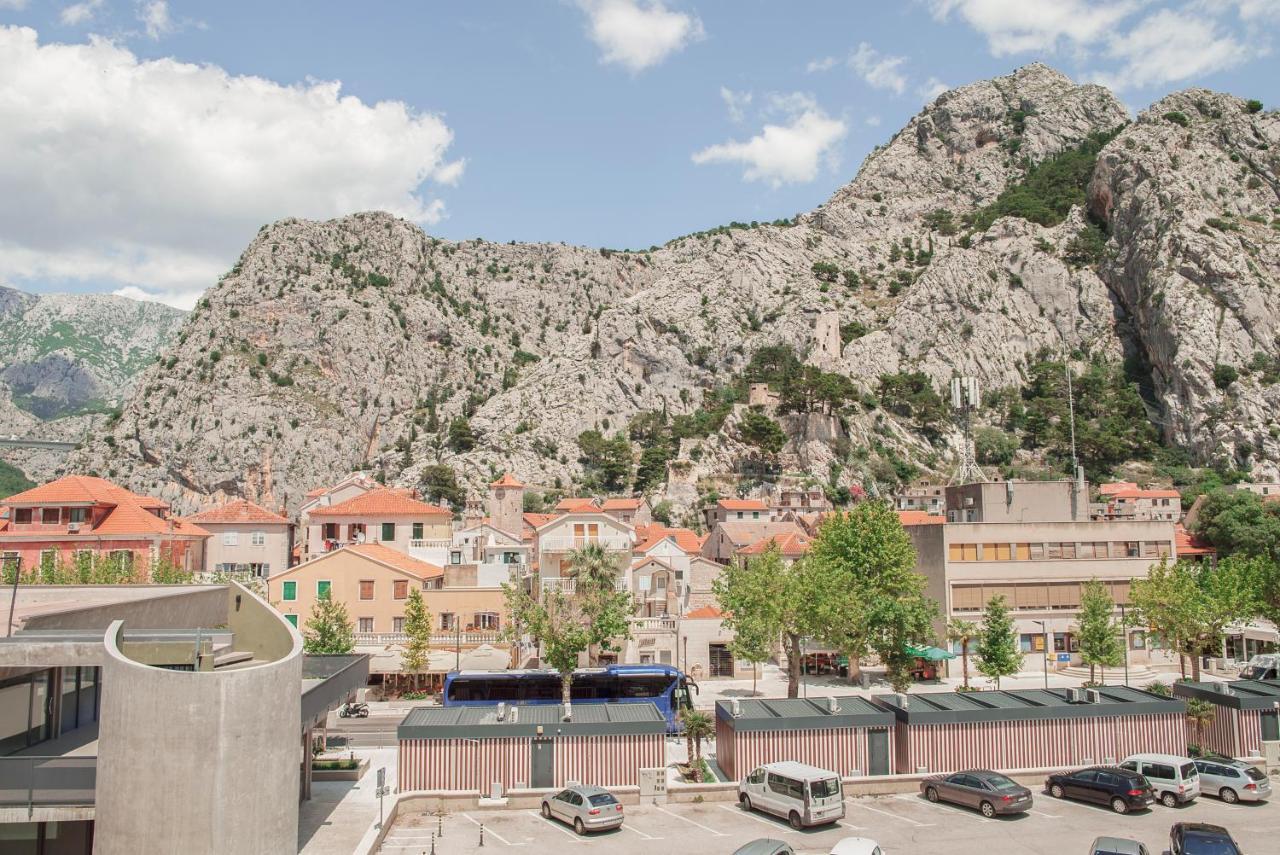Apartment Vito Omis Bagian luar foto