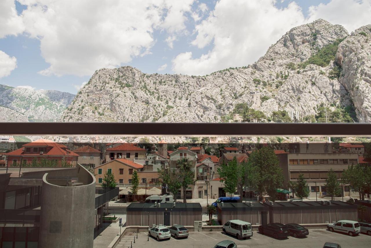 Apartment Vito Omis Bagian luar foto